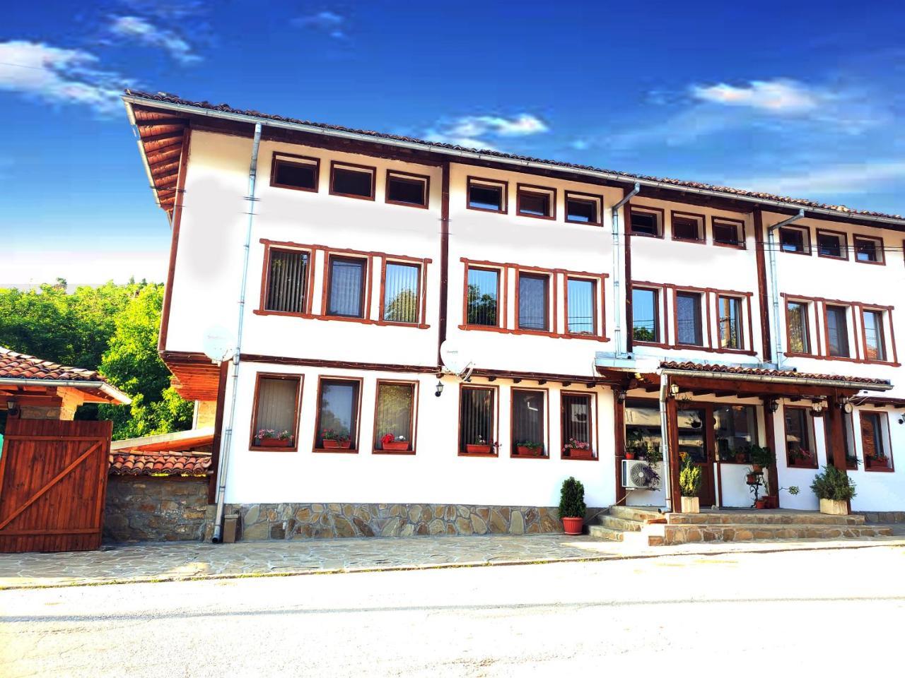 Yakovtsi Inn Exterior photo